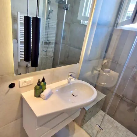 Champion Apartment *
